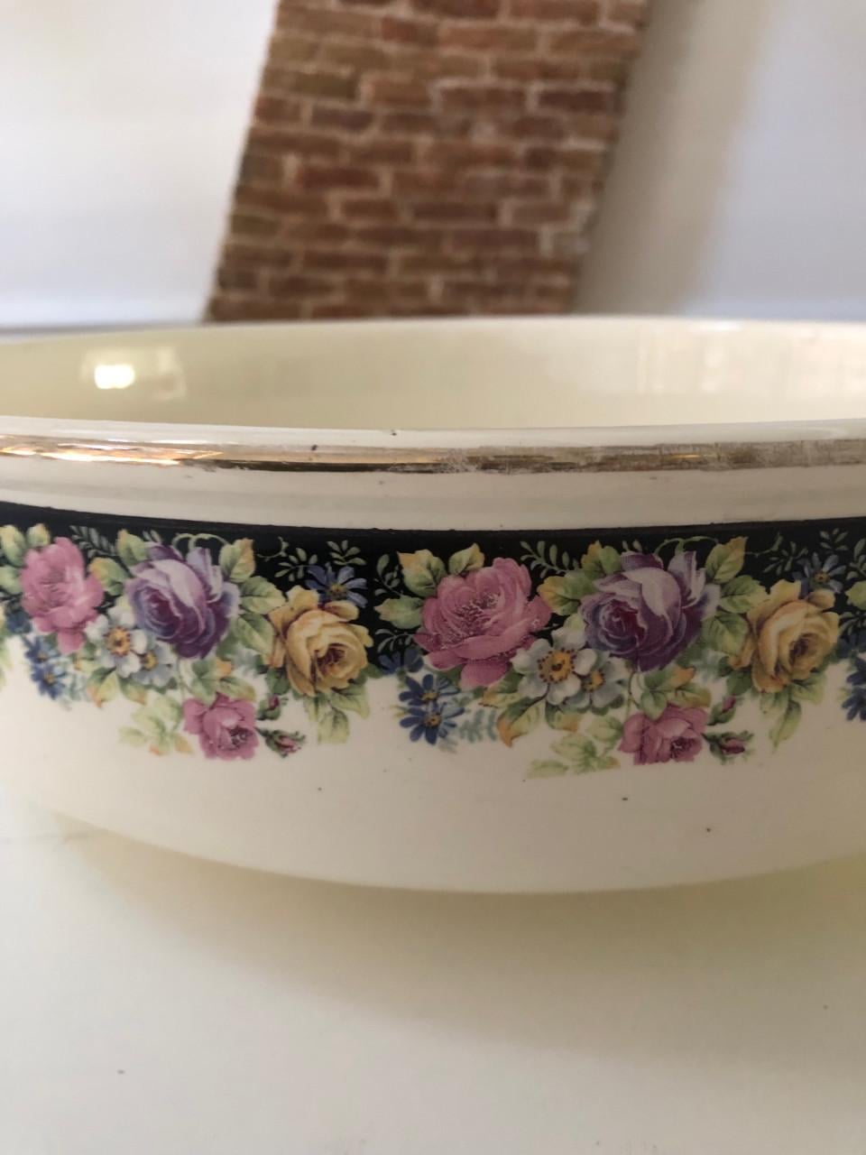 Mooie brocante lampet schaal met bloemenrand