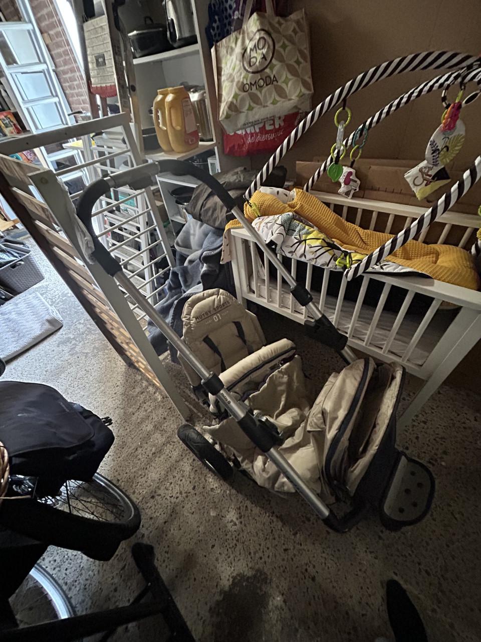 Musty kinder en wandelwagen compleet met tassen etc