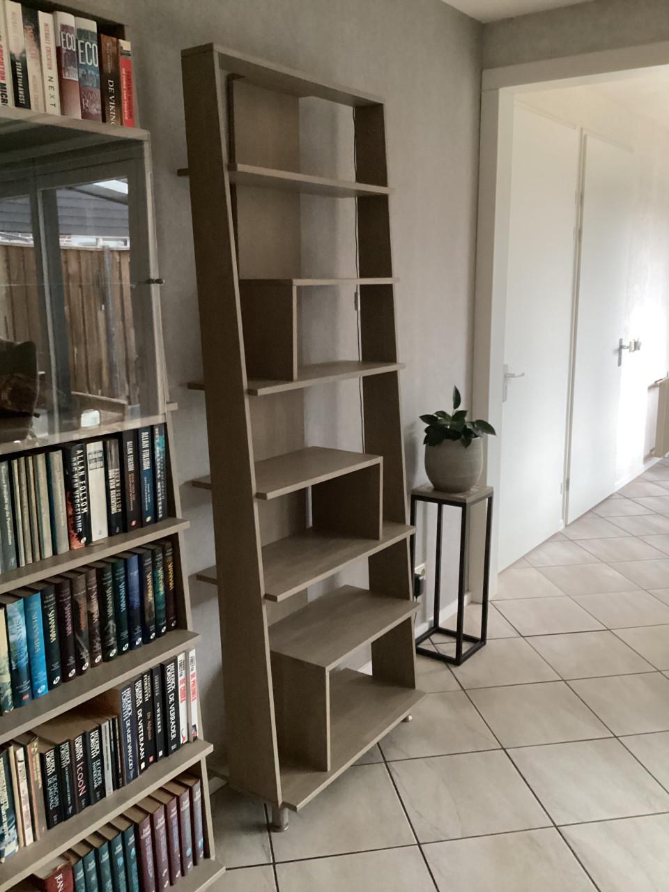 Boekenkast eiken
