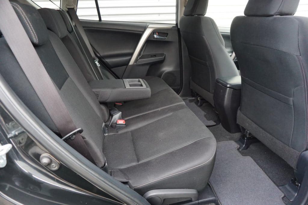 Toyota Rav4 2.0 dynamic 4wd - automaat- airco / navi / cruise / elektr. ram