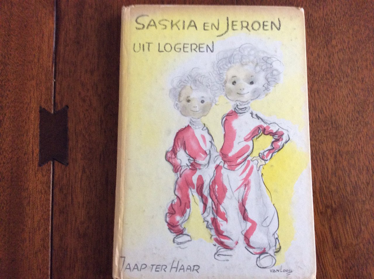 Twee vintage boekjes.  Saskia en Jeroen uit logeren en Winnie de Poeh.