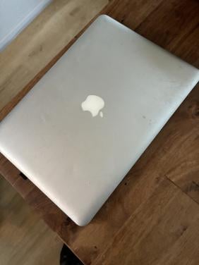 Gezocht oplader voor oude Apple laptop