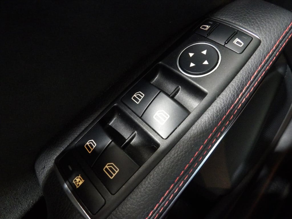 Mercedes-Benz A-Klasse a180 122pk 7g-dct business solution amg