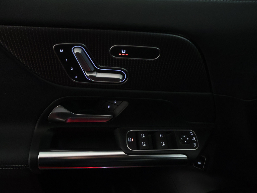 Mercedes-Benz Gla-klasse 250 e amg line | dodehoekdetector | nightpakket | 