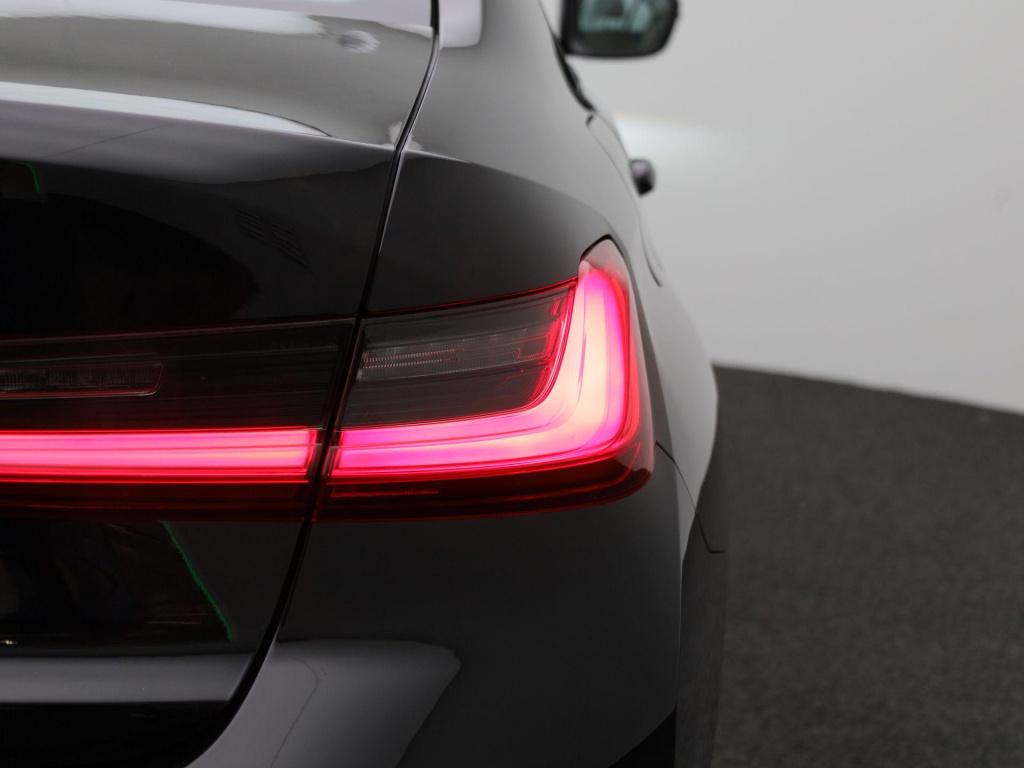 BMW 3-serie 318i business edition | virtual cockpit | navigatie | leder | c