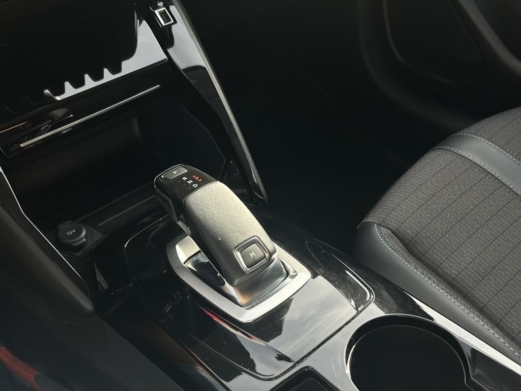 Peugeot 208 1.2 puretech 100pk eat8 allure pack 3d cockpit | apple carplay 