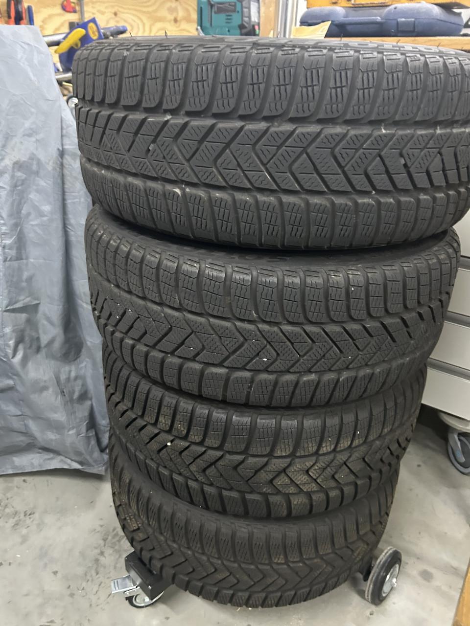 Audi - VW velgen + winterbanden Pirelli