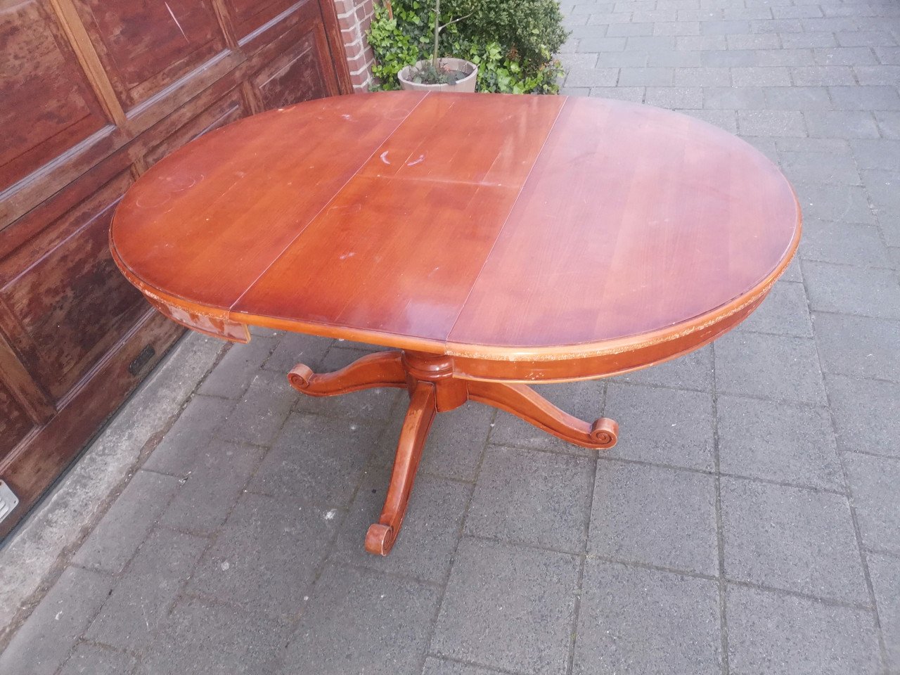 Ronde uitschuifbare eettafel