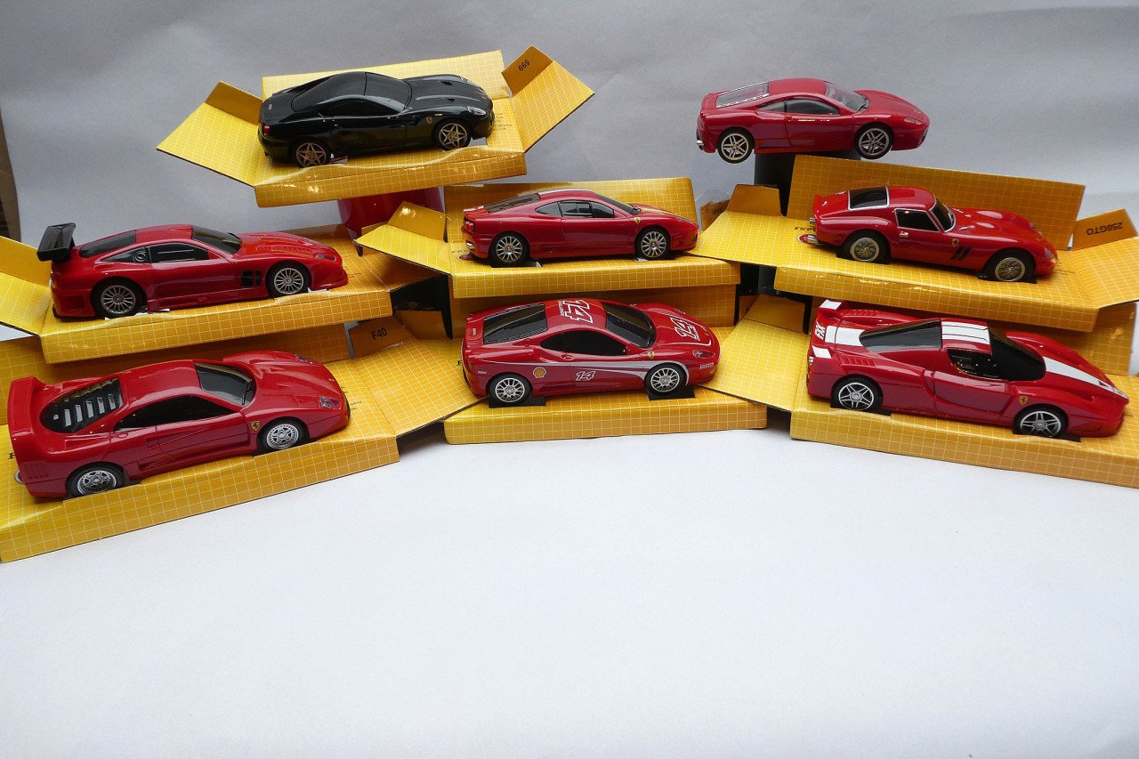Auto - [ 8x Ferrari-miniatuur 1:38]