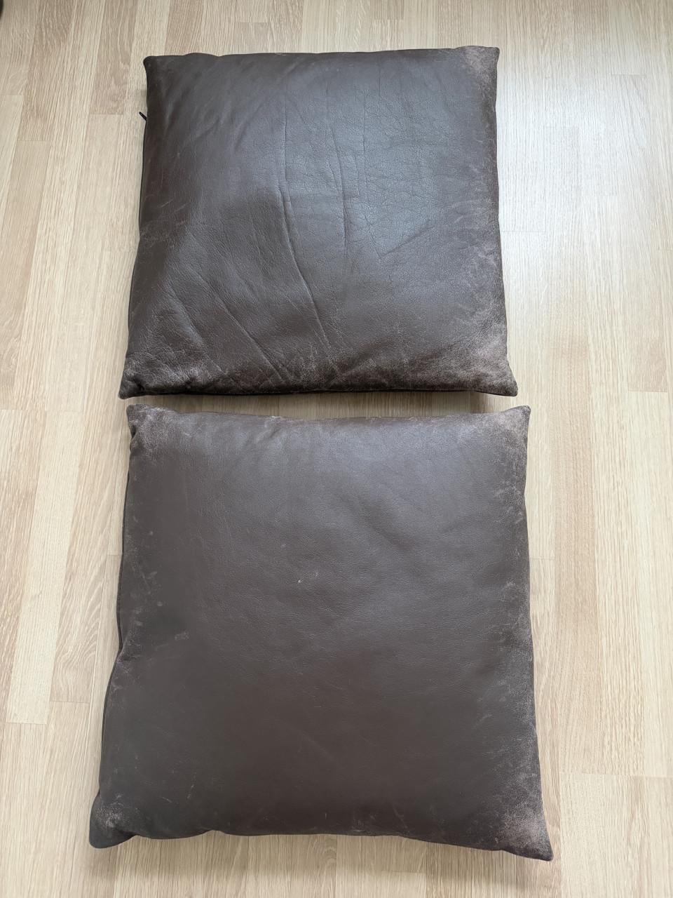 2 leren kussens 45x45