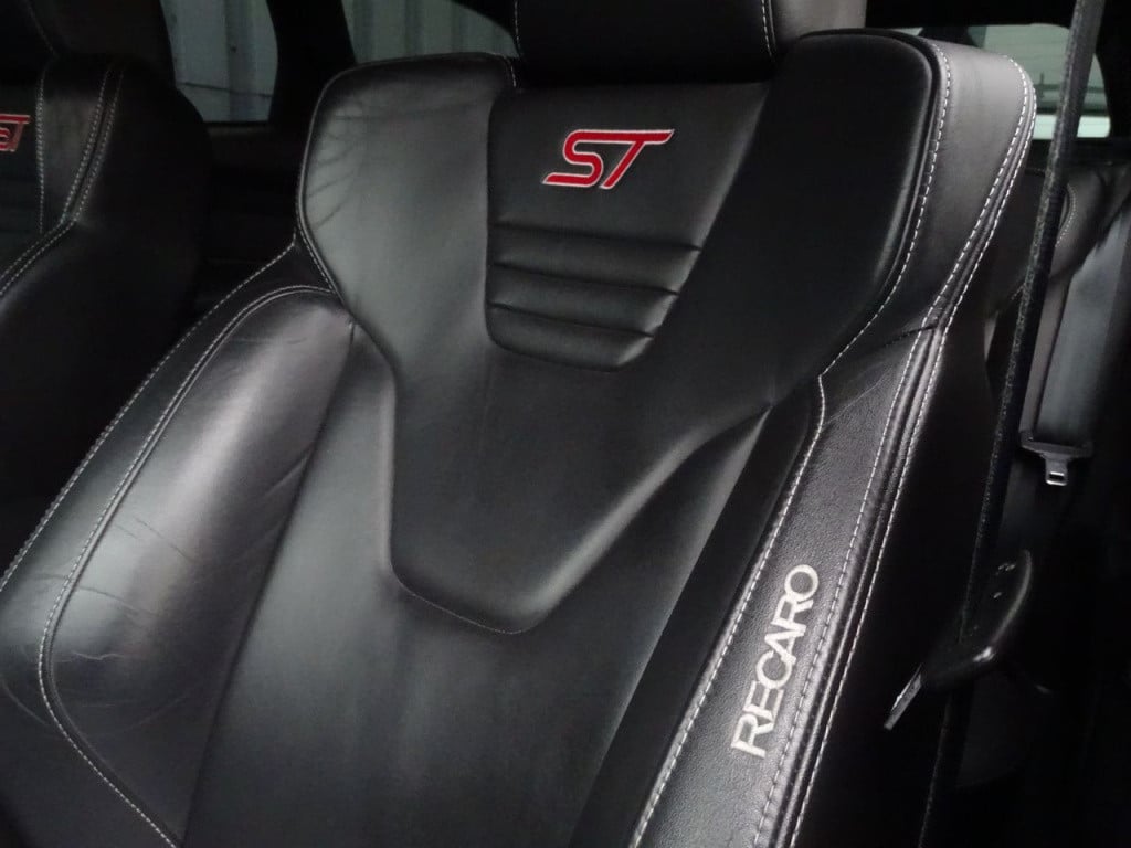 Ford Focus wagon 2.0 st-3 250pk | camera | recaro | 19"