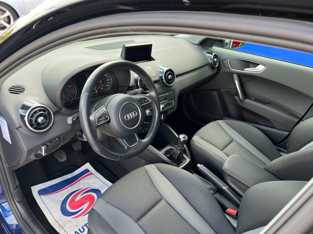Audi A1 Sportback 1.0 tfsi adrenalin, s-line, navi enz...