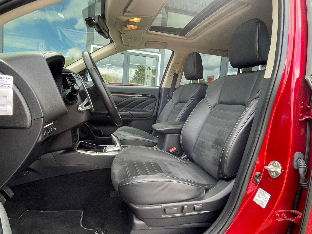 Mitsubishi Outlander 2.4 phev intense+ plug in hybride automaat