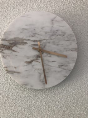 Wit/grijze marmeren klok