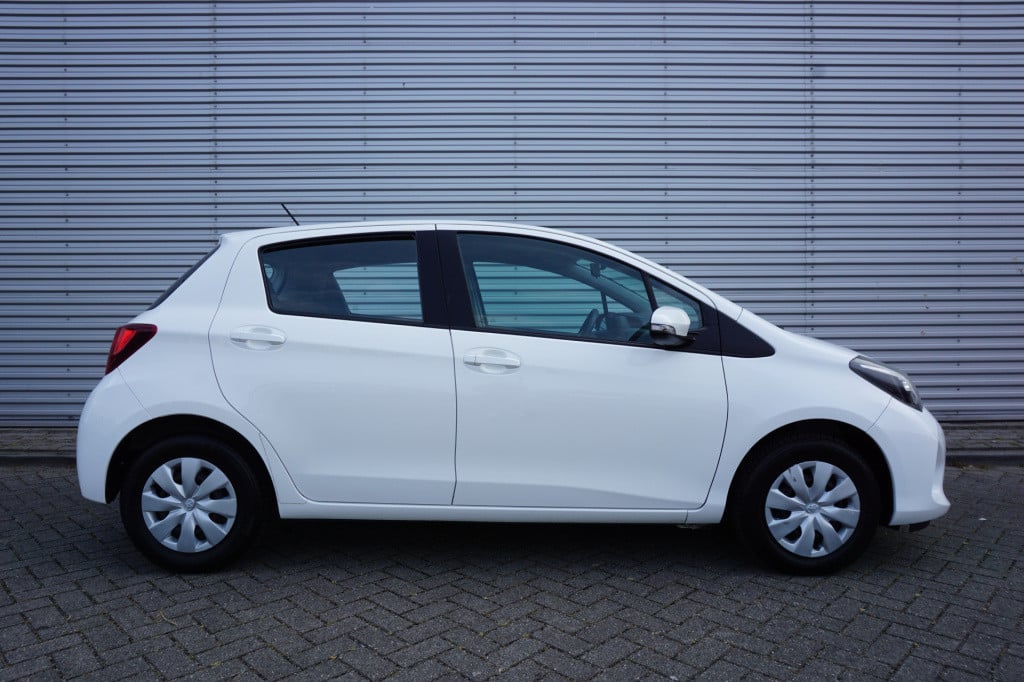 Toyota Yaris 1.3 vvt-i now airco / elektr. ramen / nap