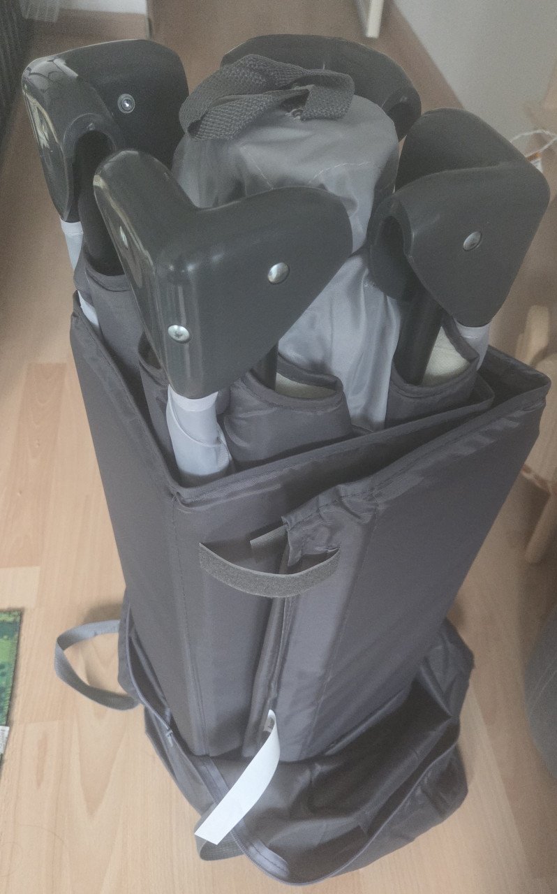 Campingbedje + matras. BEIDEN NIEUW