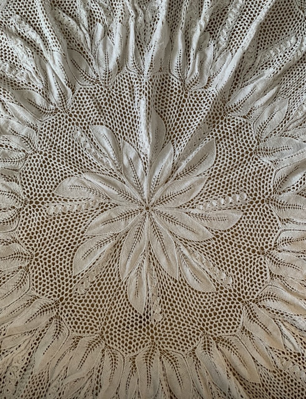 VINTAGE KUNSTIG GEBREID TAFELKLEED Ø 145