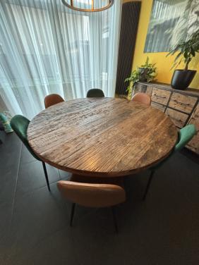 Robuuste ronde eettafel met 6 stoelen