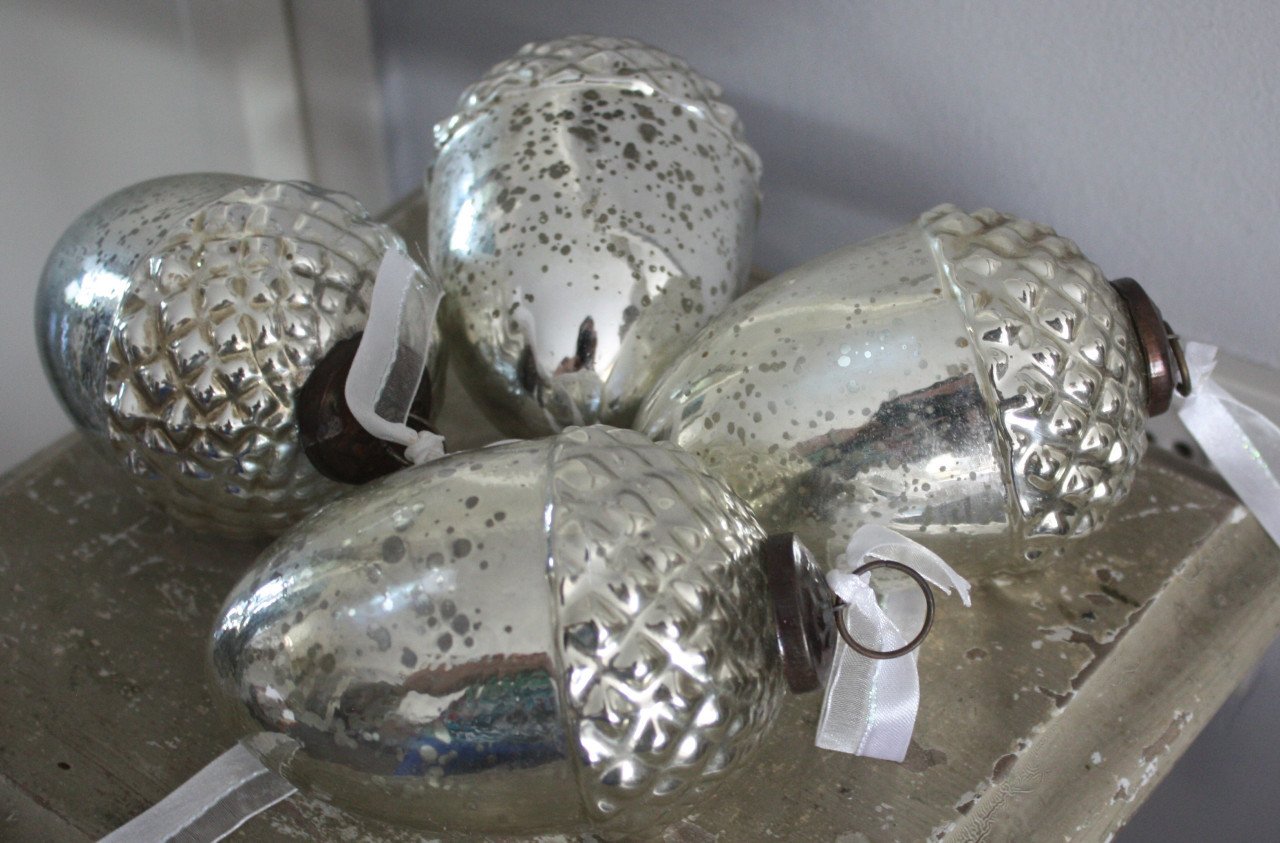 Set van 4 grote eikelhangers zilverglas