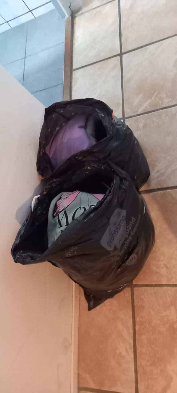 2 zakken kleding