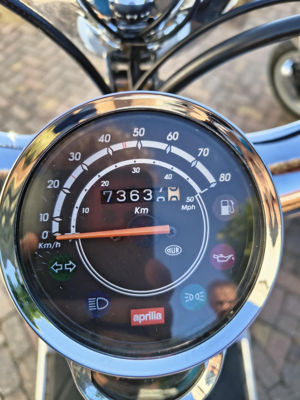2 Aprilla mojito scooters