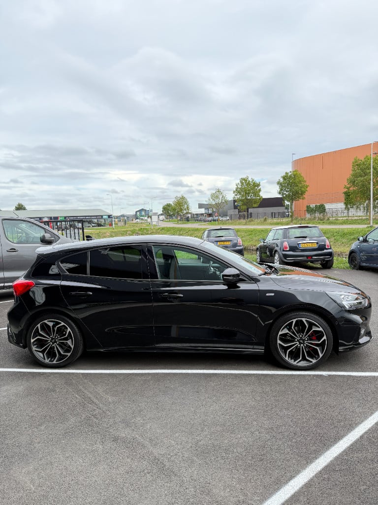 Ford Focus 1.0 ecoboost st line business