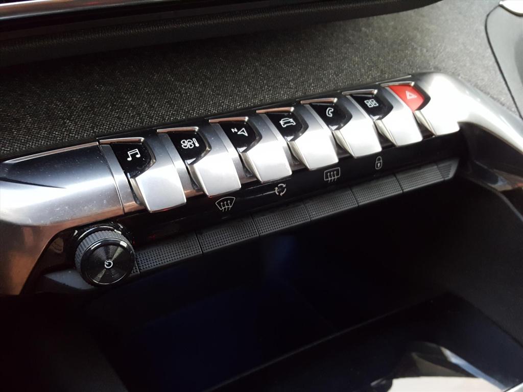 Peugeot 3008 allure 1.2pt-130pk navigatie | trekhaakafn | apple carplay & a