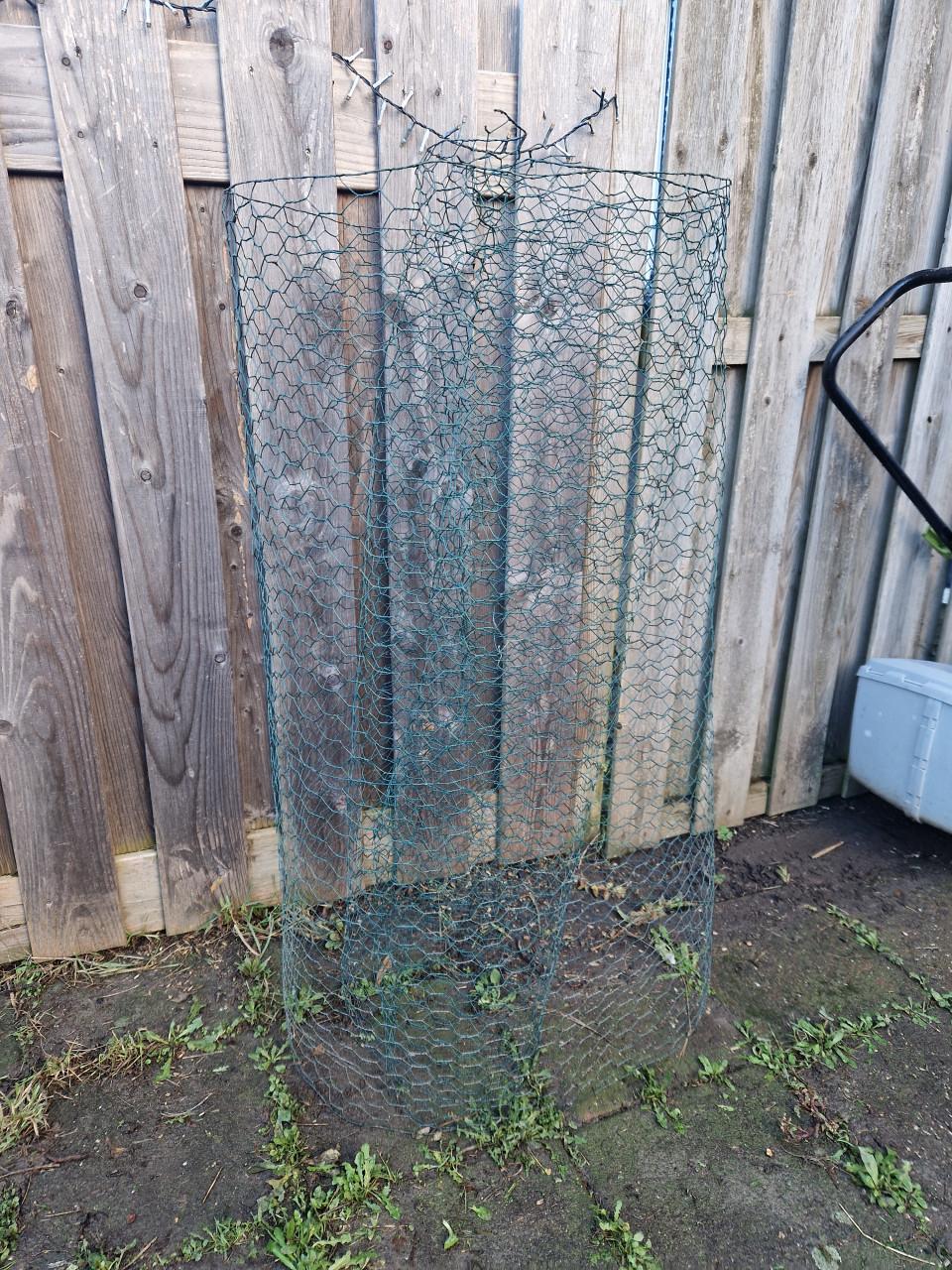 Kippengaas in goede staat, ongeveer 25 meter totaal