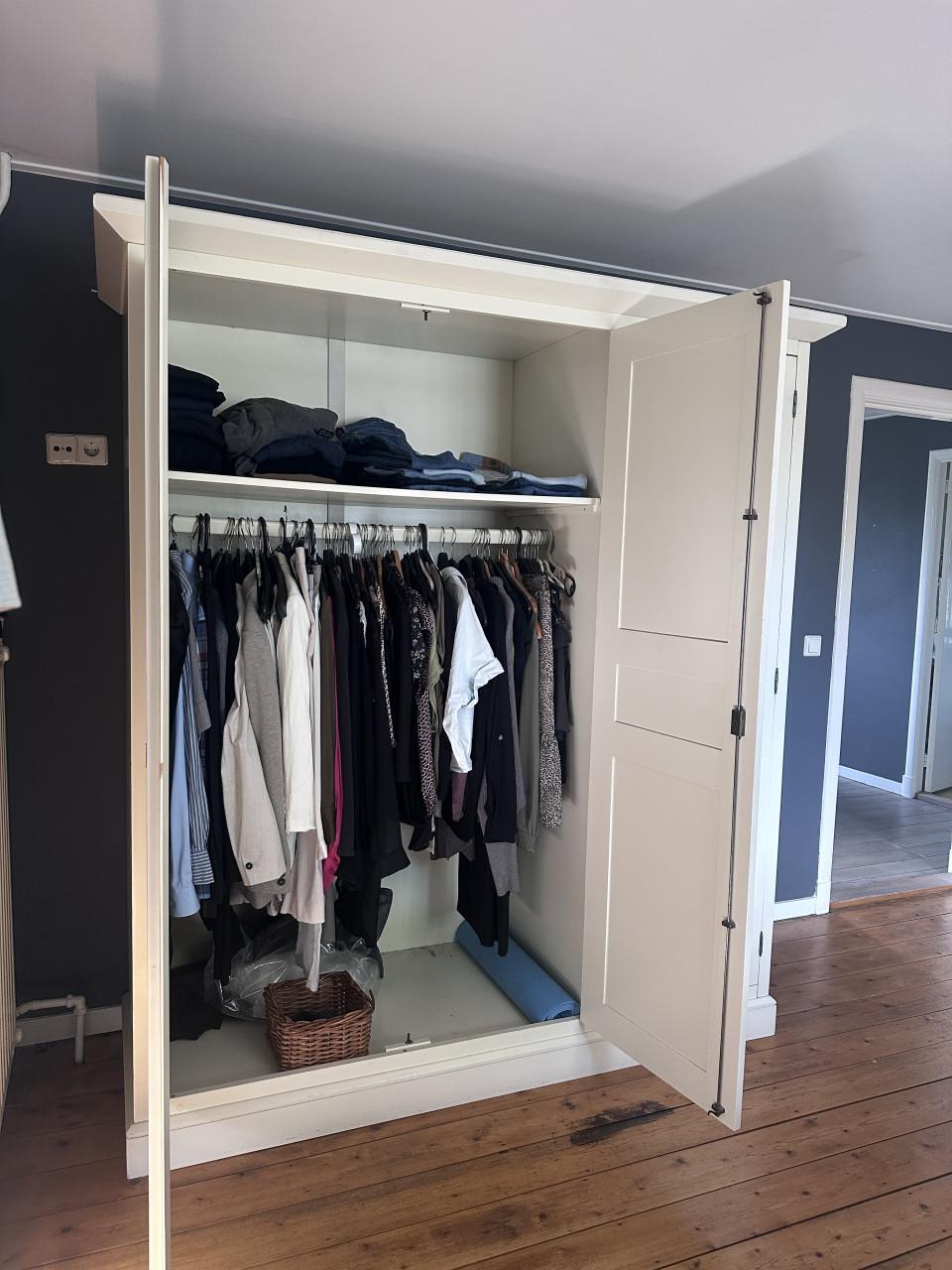 Kledingkast 180cm GERESERVEERD