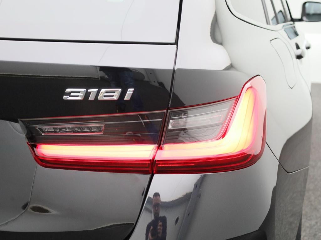 BMW 3-serie touring 318i business edition plus | automaat | wide screen | l