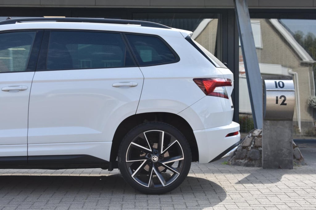 Skoda Karoq 1.5 tsi act sportline | panoramadak | canton | dealer onderhoud