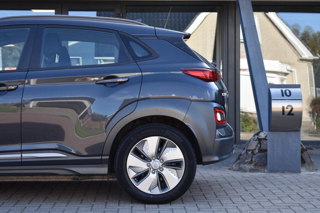 Hyundai Kona ev comfort 64 kwh soh 99% | nap | camera | apple carplay | and