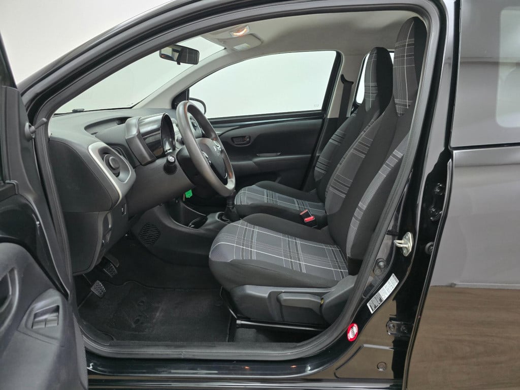 Peugeot 108 occasion in zwart met airco en bluetooth connecten | tweedehand
