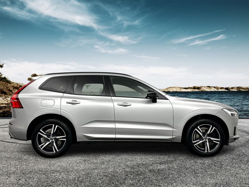Volvo XC60 b5 264pk r-design| pano| camera| stoelverwarming| trekhaak