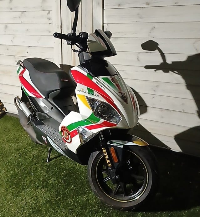 Te koop: Exclusieve Italiaanse MOTOB Racing Scooter 50 cc (Limited Edition)