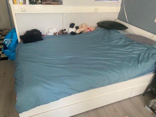Bed met opbergruimte eronder