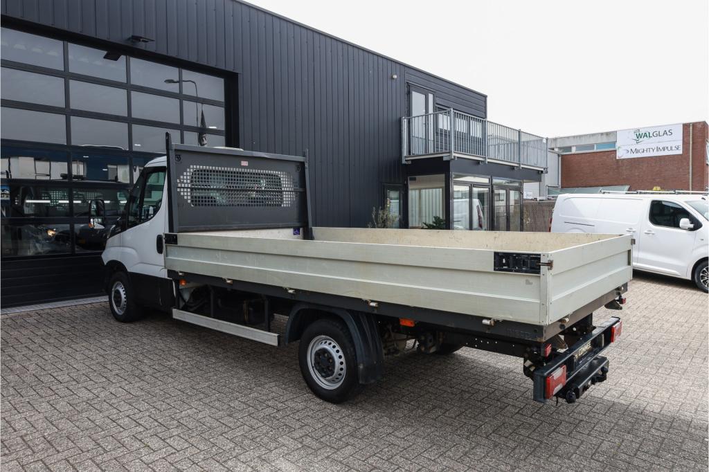 Iveco Daily 35s14 2.3 375 a8 aut open laadbak 410cm i trekhaak i standkache