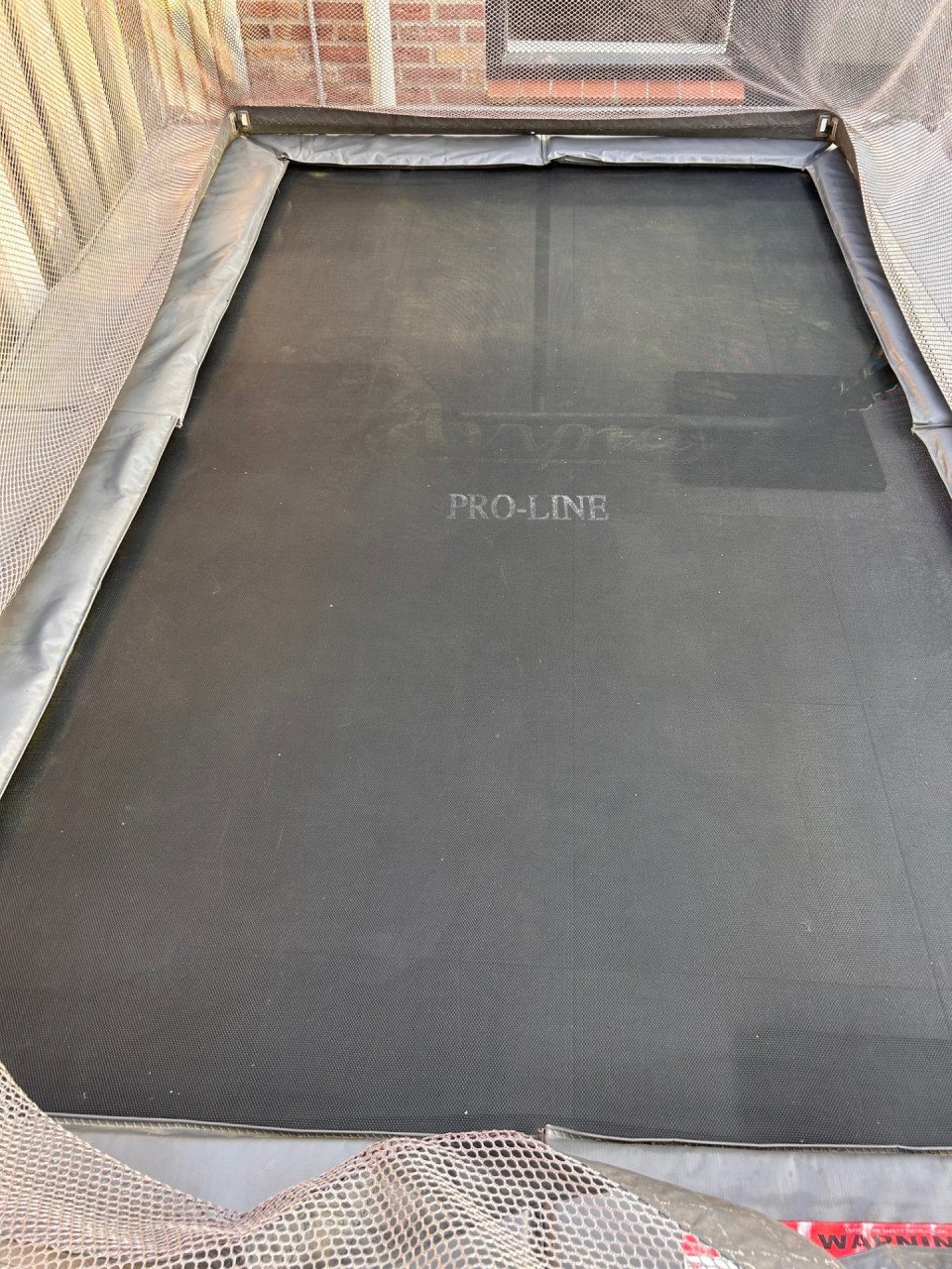 Avyna Trampoline Pro-Line 275x190 cm met net, ladder en beschermhoes.