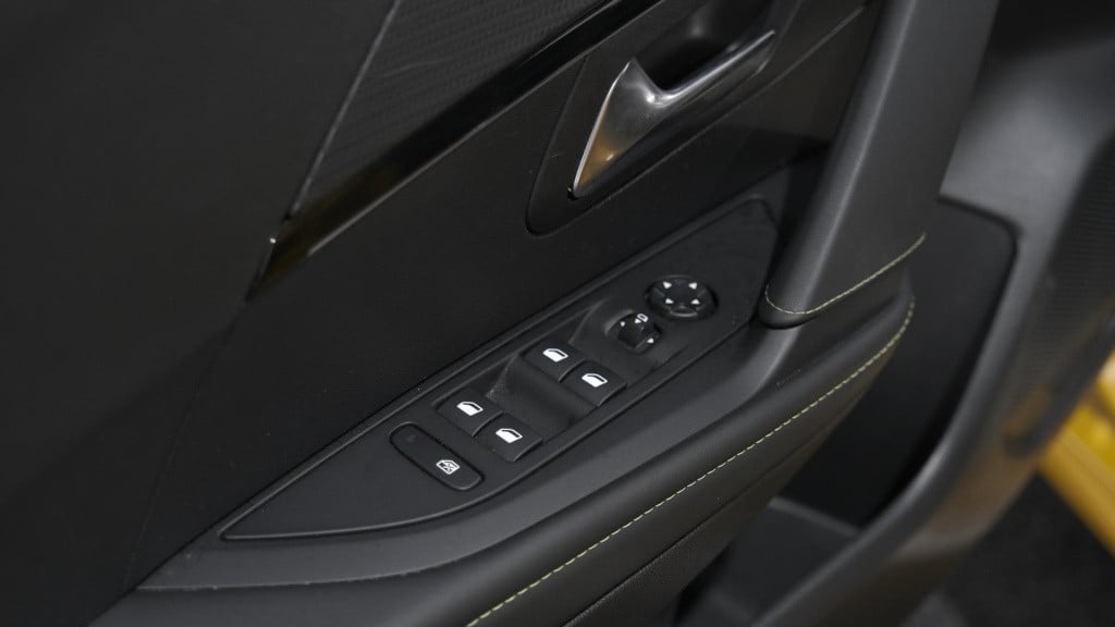 Peugeot 208 puretech 100 eat8 gt-line | trekhaak | adaptieve cruise control