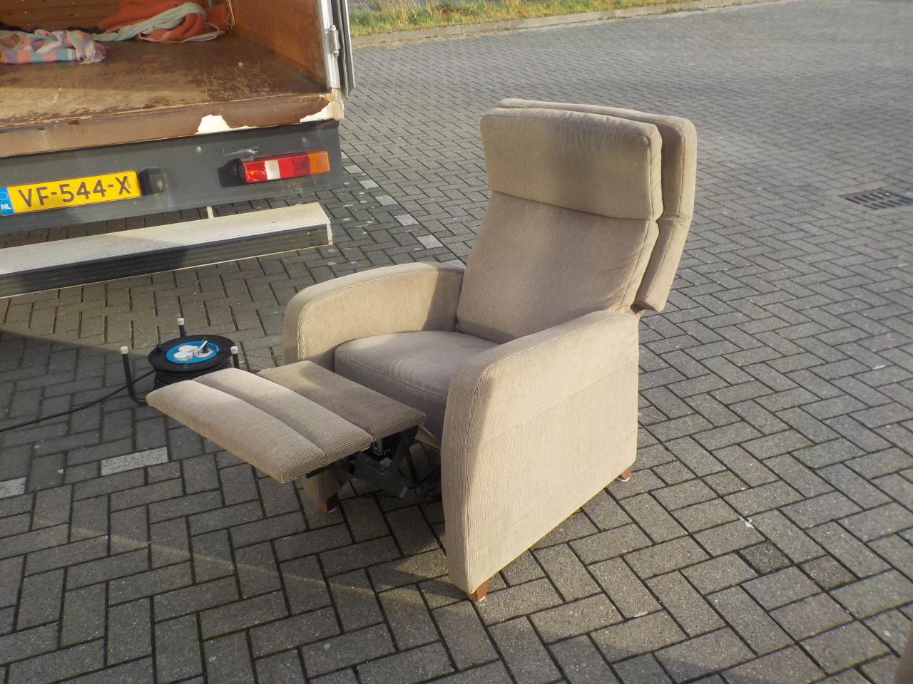 3 zits ( 180 cm ) + fauteuil + elektrische relax fauteuil met 2 motoren