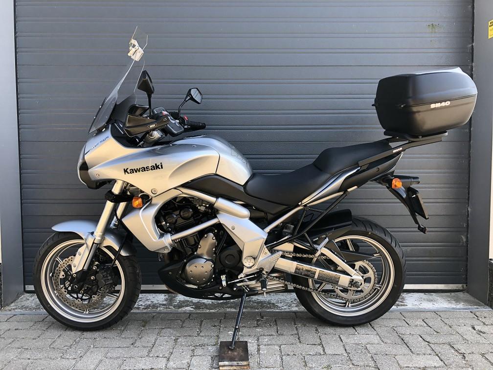 Keurige middenklasse Versys 650 '07 met 45dkm, veel Givi extra's €3250,-