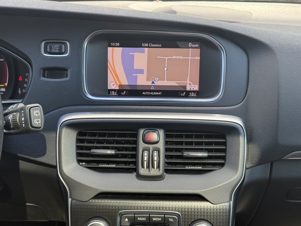 Volvo V40 t3 153pk aut6 polar+ sport| panodak| camera| h&k sound| keyless|