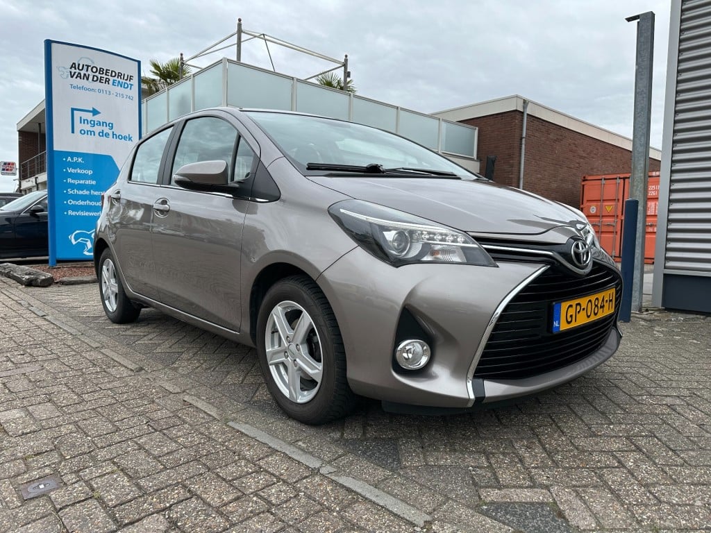 Toyota Yaris 1.3 vvt-i style automaat camera cruise control navi bluetoo