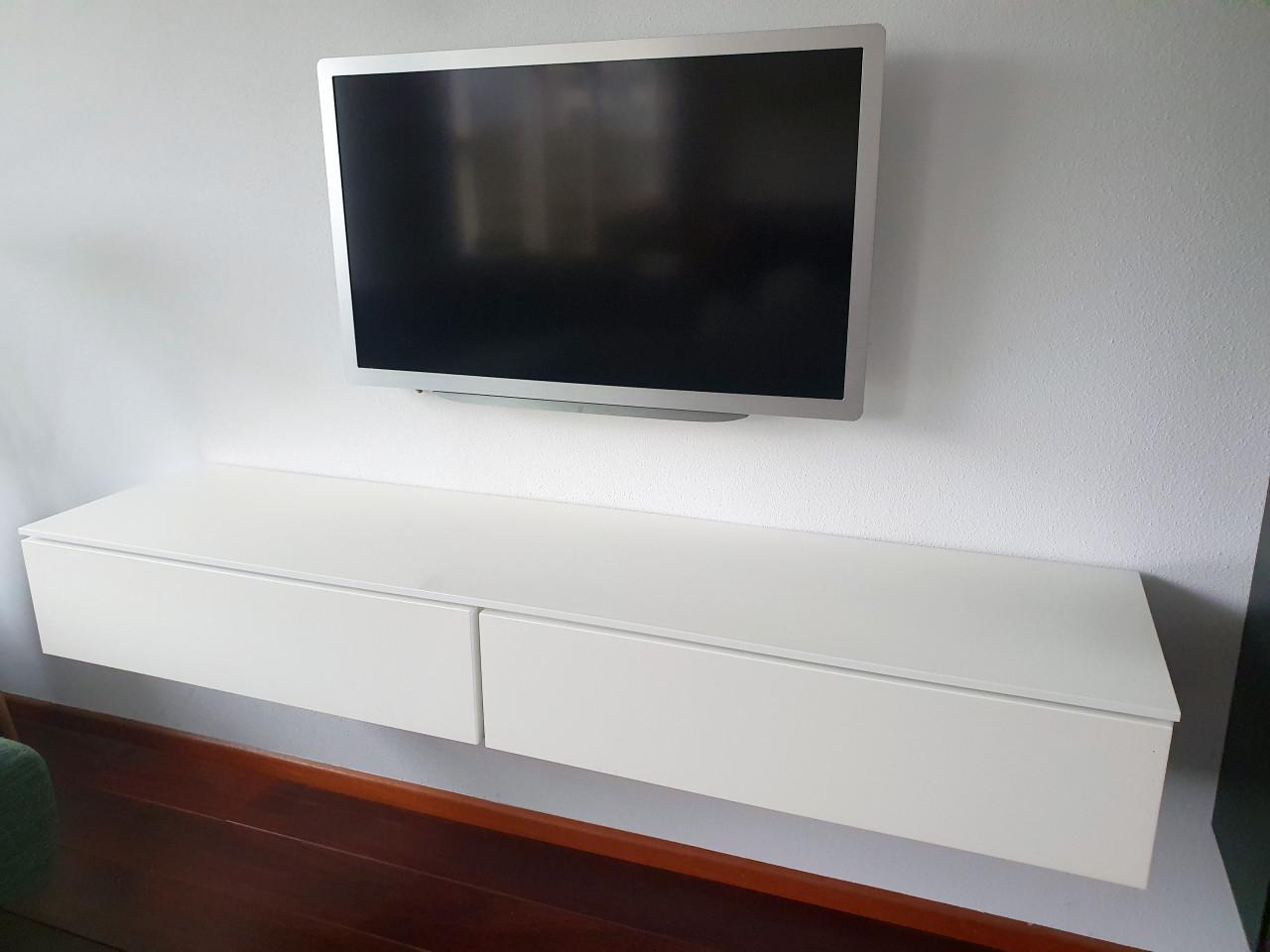 Hoogglans wit zwevend tv meubel 2 deurs design kast