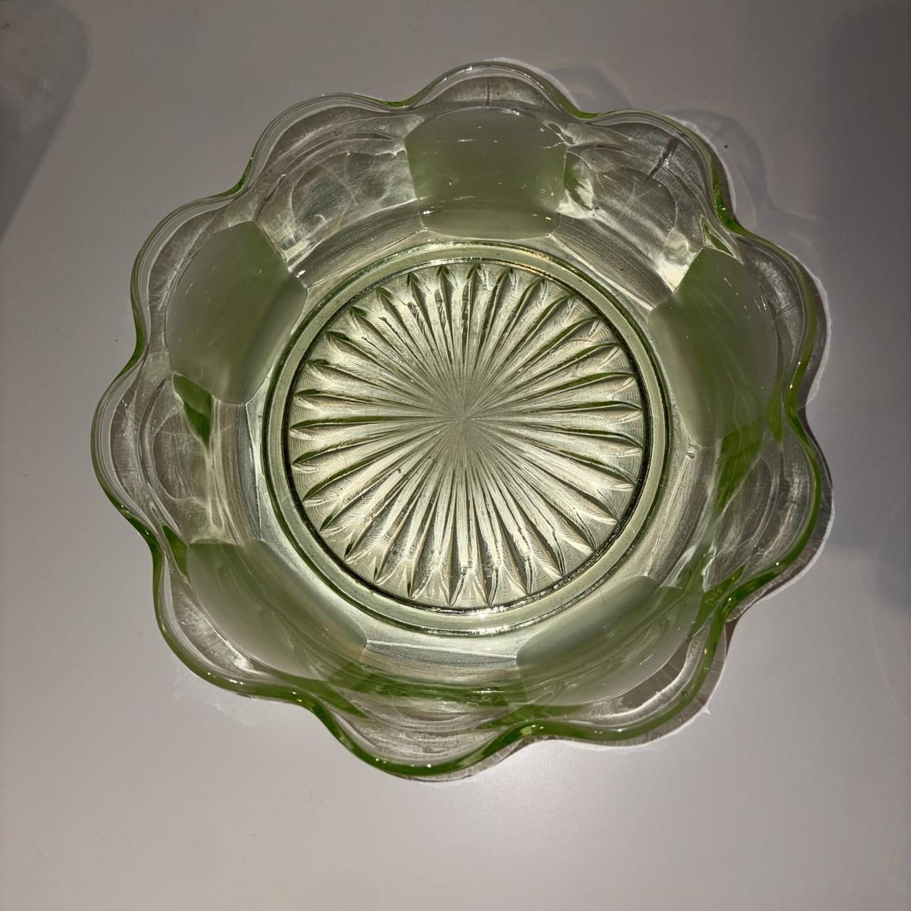 Uranium schaal 22 cm, uv395