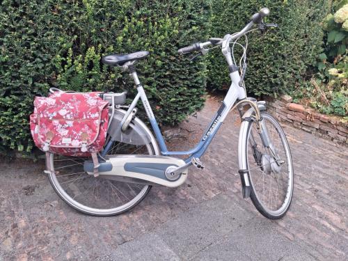 Gazelle Orange Innergy opknapper. Accu en oplader goed.