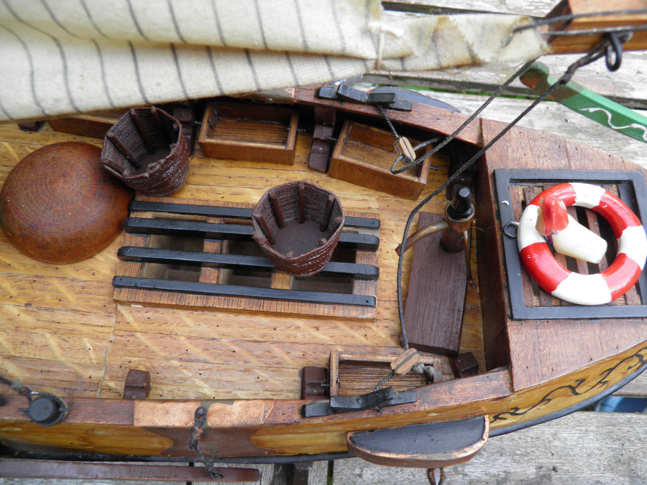 Houten vissersboot, zeer mooi 90 bij 65 cm