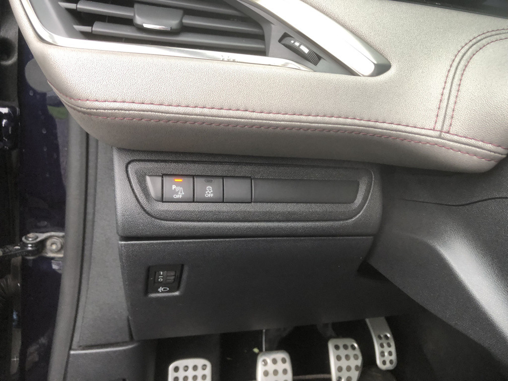 Peugeot 208 1.6 vti 120pk panoramdak 3-drs