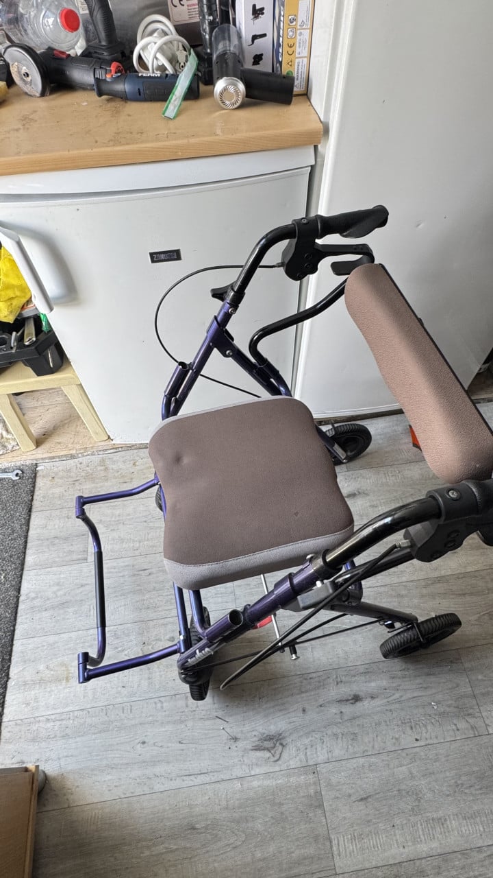 Rollator en rolstoel in 1