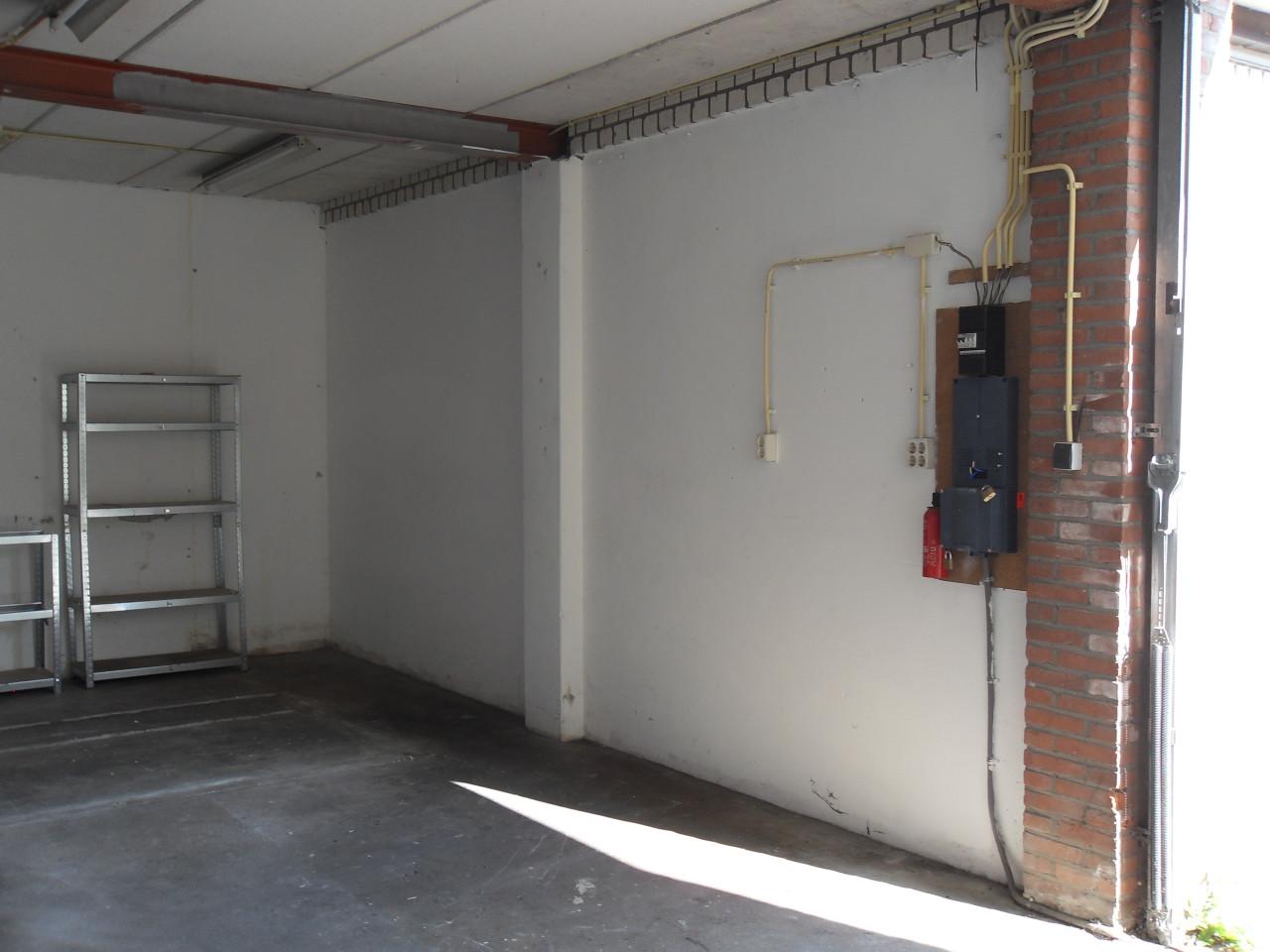 Te koop 3 dubbele extra hoge garagebox in Oost-Souburg